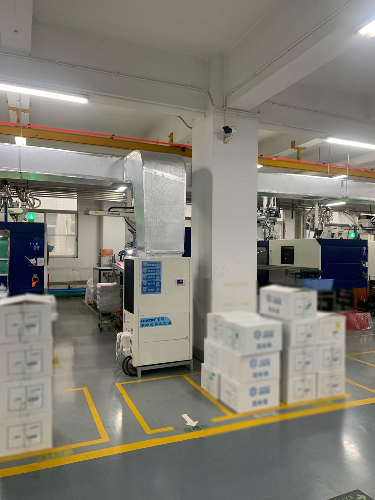 大型注塑廠崗位降溫，安裝星科蒸發(fā)冷省電空調(diào)-立式管道機組SYL-GD-30